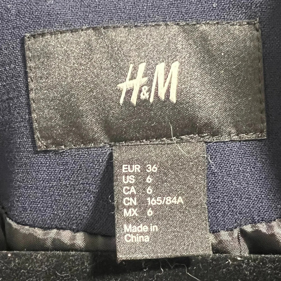 US Size 6 navy blue h&m blazer gold buttons in excellent condition​ - Picture 4 of 5